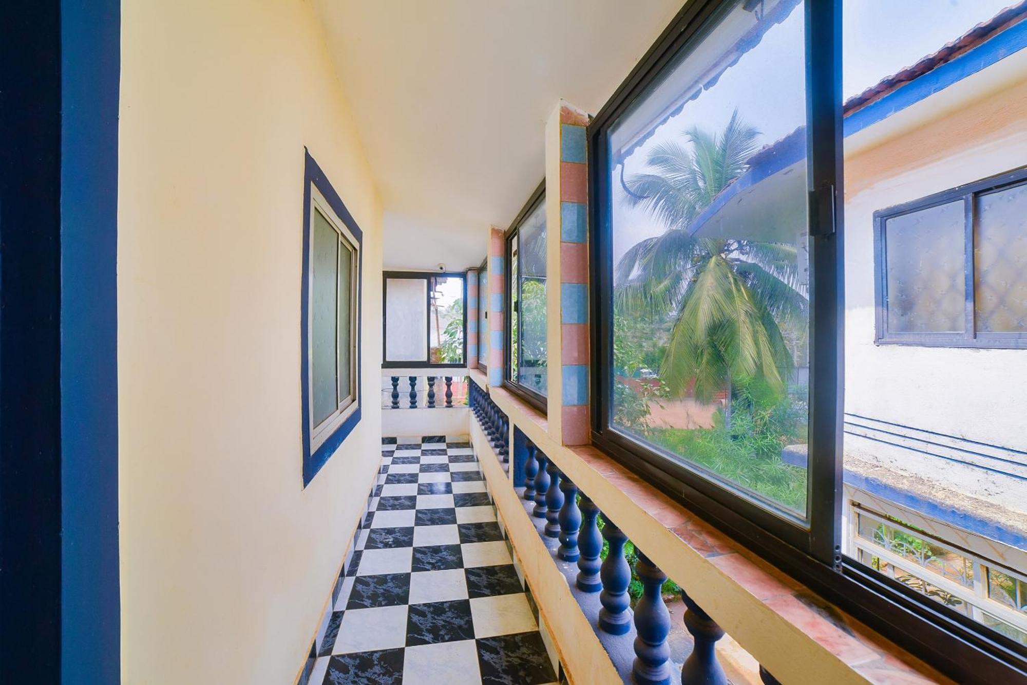 Oyo Royal Castle Near Baga Beach Bagian luar foto