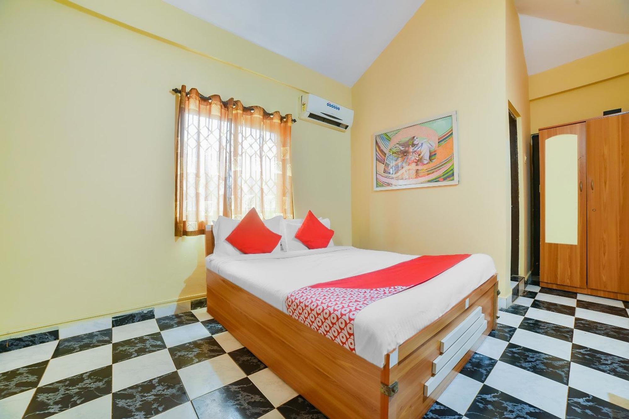 Oyo Royal Castle Near Baga Beach Bagian luar foto